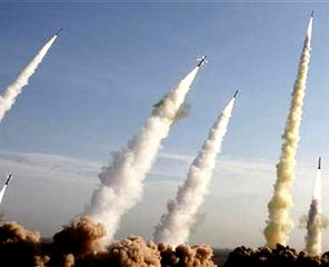 Rudal-rudal Iran Meroket ke Udara
